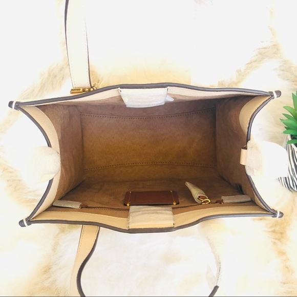 100% Authentic Brand New Coach Field Tote 22 C4829 In Signature Leather, Ivory - Picture 14 of 15